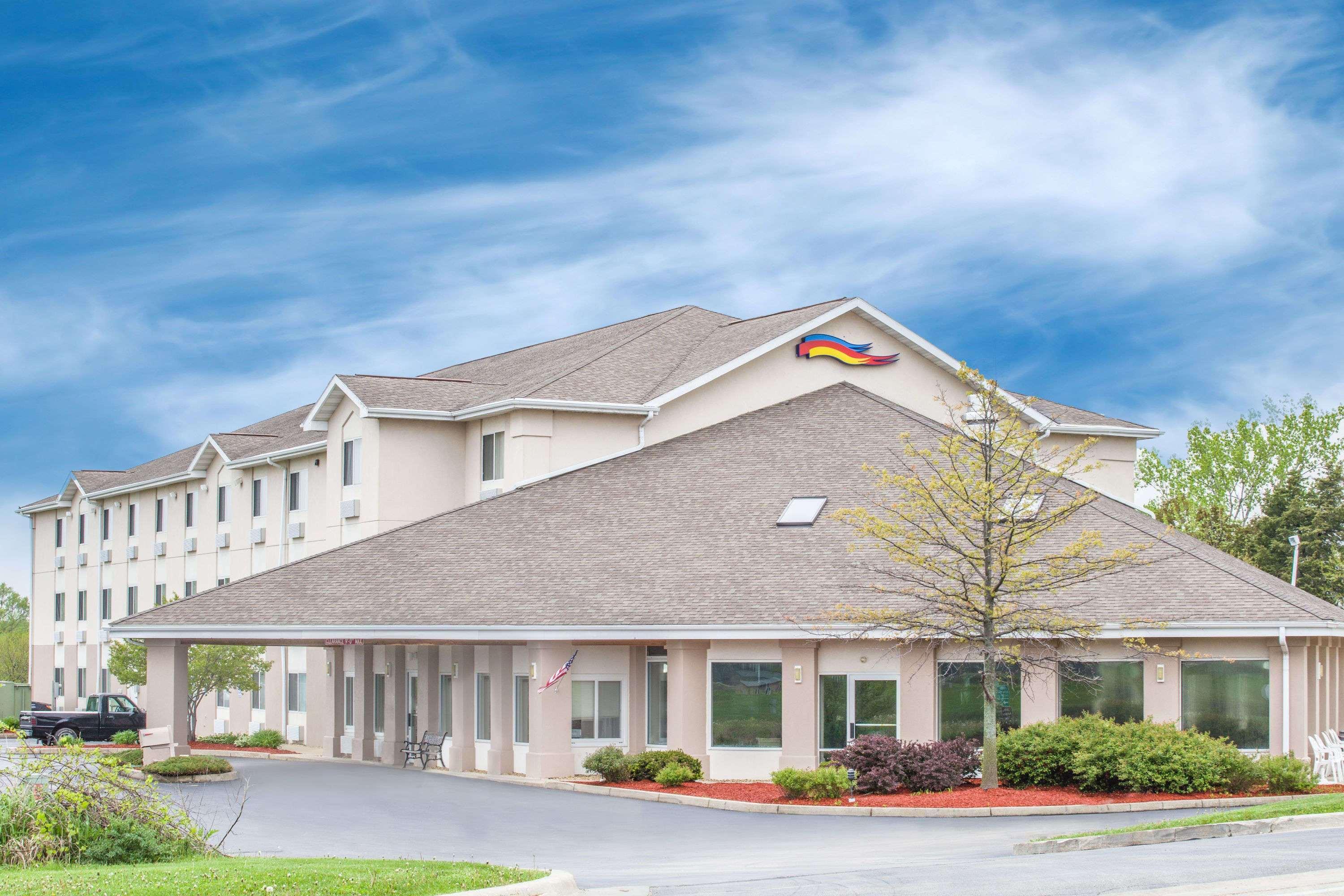 Baymont By Wyndham Freeport Hotel Exterior photo